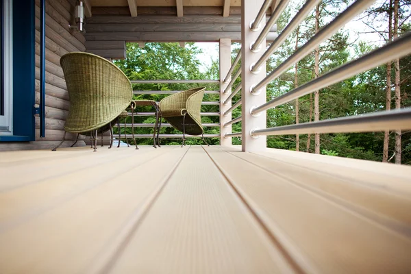 Terraço de uma casa de madeira — Fotografia de Stock