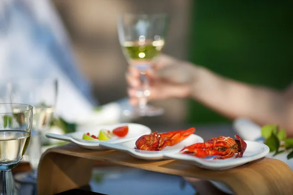 Closeup de lagostins na mesa de jantar — Fotografia de Stock