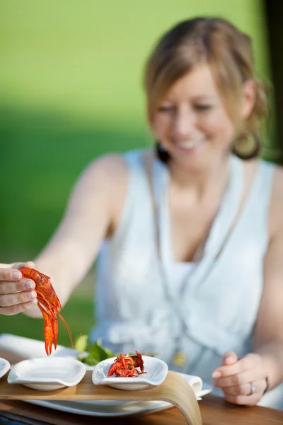 Woman Picking Up Crayfish From Plate At Lawn — Stock Photo, Image