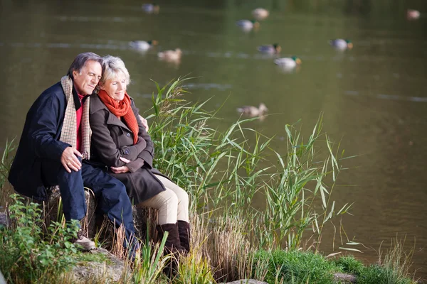 Liefdevolle ouder paar — Stockfoto