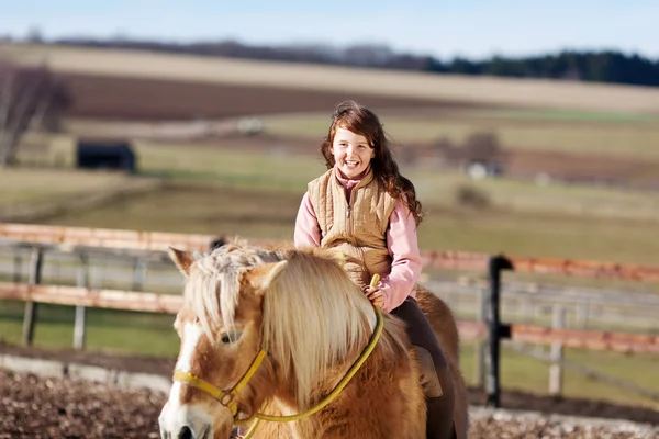 Genç at binicisi kız portresi — Stok fotoğraf