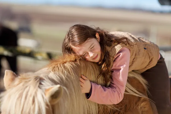 Pretty teenage girl loving her horse — Stock Photo, Image