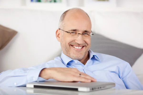 Happy man sitting on the floor — Stock Photo, Image