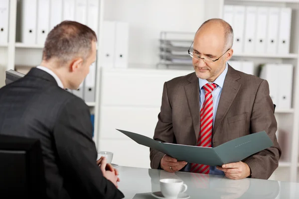 Senior businessman read the application — Stock Photo, Image