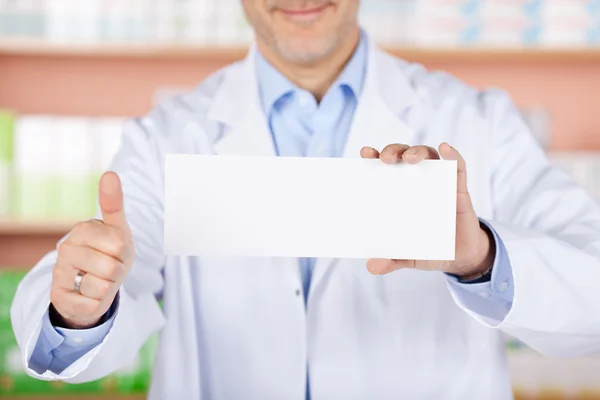 Pharmacist showing thumbs up — Stock Photo, Image