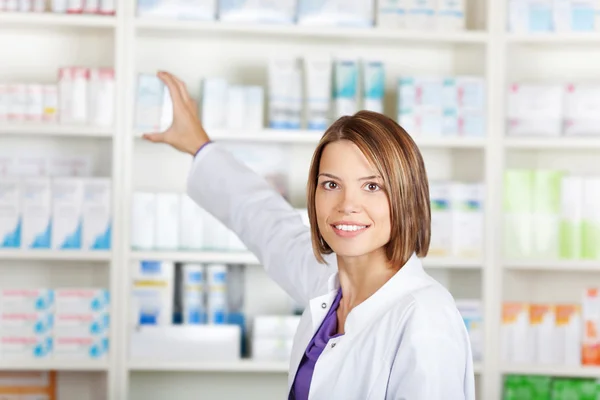 Mujer farmacéutica — Foto de Stock