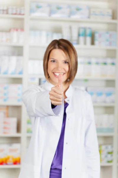 Thumbs up pharmacist — Stock Photo, Image