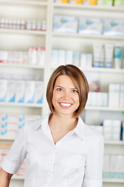 Brunette pharmacist — Stock Photo, Image