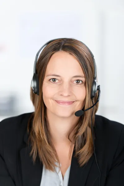 Uśmiechający się klienta usługi operatora — Zdjęcie stockowe