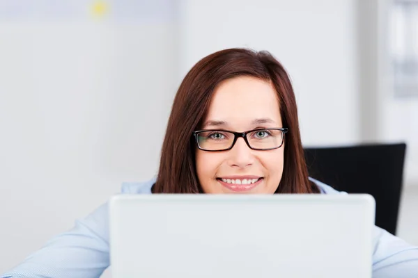 Mujer sonriente —  Fotos de Stock