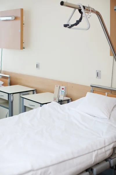 病院に空のベッド — ストック写真