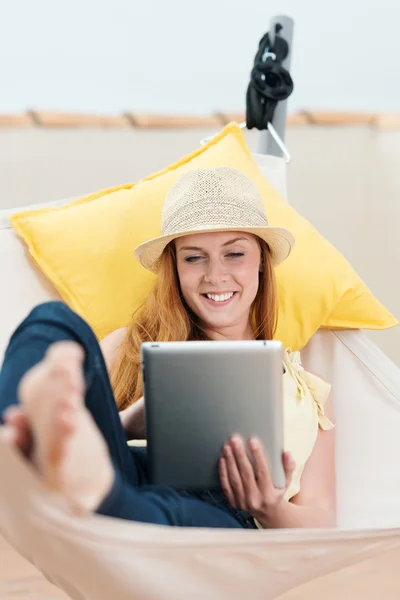 Happy Woman Reading EBook In Hammock — Stock Photo, Image