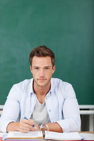 Serious Man With Folder In Front Of Chalkboard — Stock Photo, Image