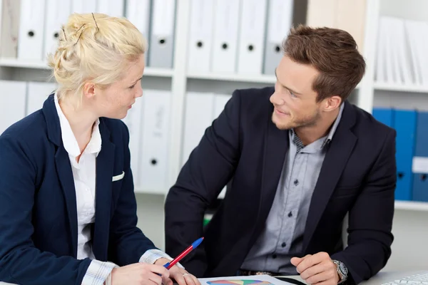 Collega's in zakelijke bijeenkomst — Stockfoto