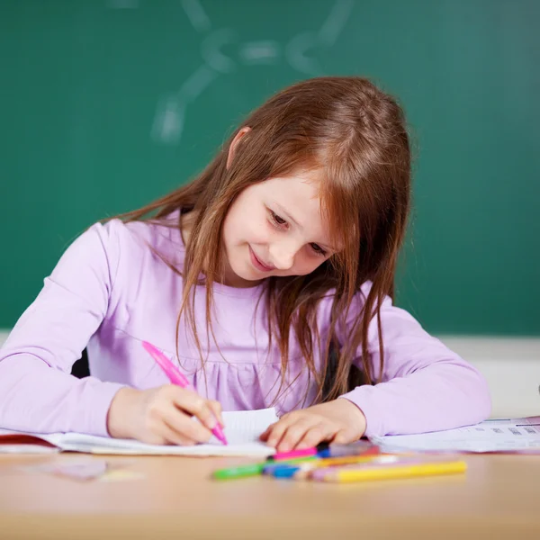 Lächelnde Studentin — Stockfoto