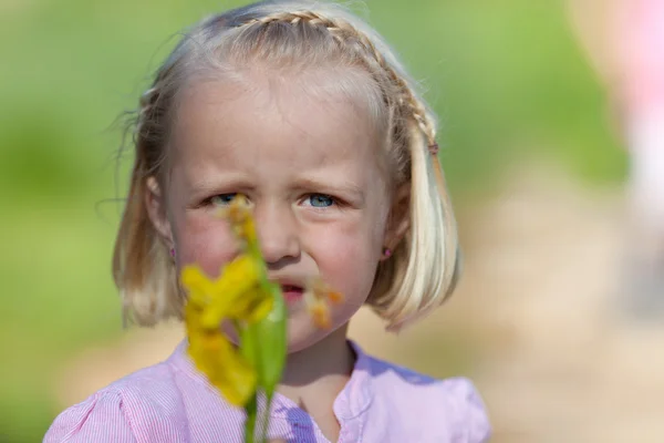 Kleine meisje huilen — Stockfoto