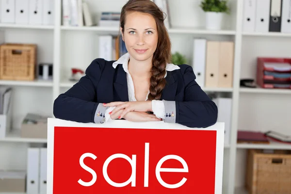 Saleslady announcing a sale — Stock Photo, Image