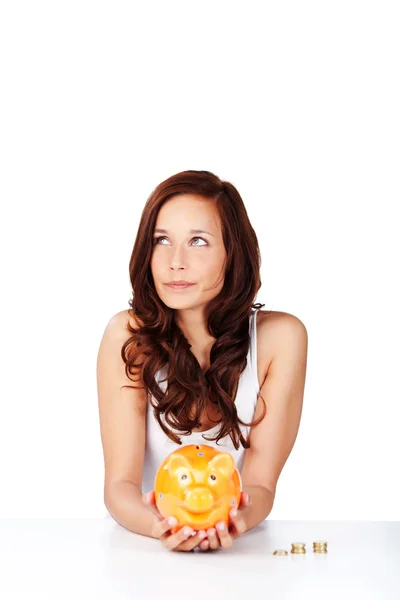 Vrouw een piggy bank holding en dagdromen — Stockfoto