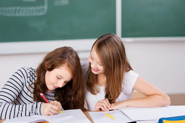 Skrivande studenter — Stockfoto