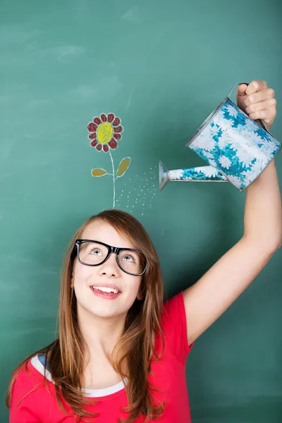 Intelligente jonge meisje maken ideeën groeien — Stockfoto
