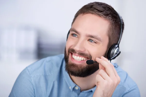 Servicio de Atención al Cliente Ejecutivo Comunicándose en Auriculares — Foto de Stock