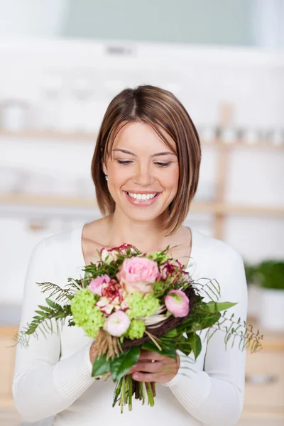 Happy girl with flowers — Stock Photo, Image