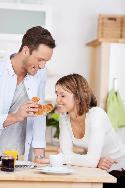 En el amor joven pareja — Foto de Stock