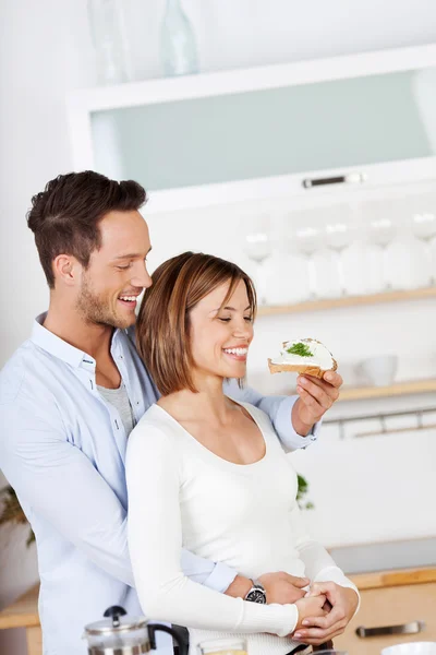 Young couple eating — Stock Photo, Image