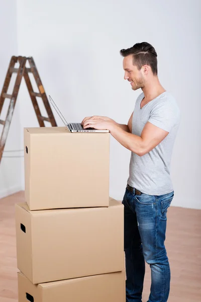 Boxes and laptop — Stock Photo, Image