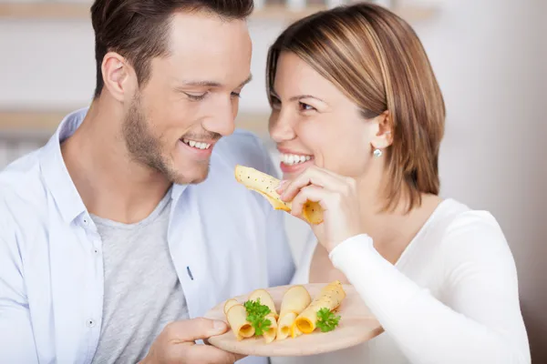 Couple enjoys a bite of cheese — Stock Photo, Image