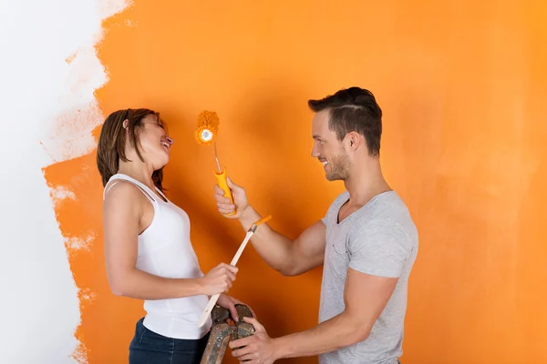 Couple having fun painting — Stock Photo, Image