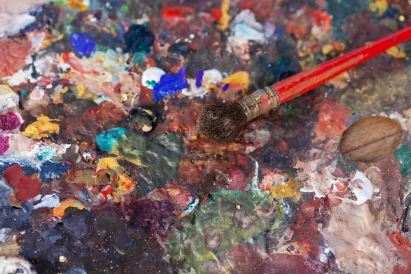 Paintbrush On Palette In Workshop — Stock Photo, Image