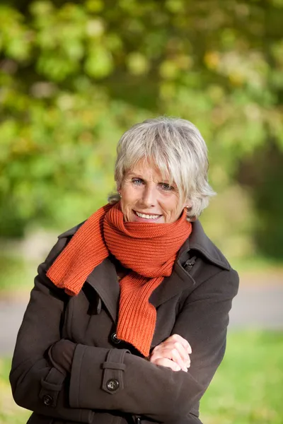 Senior Woman Shivering In Park — Stock Photo, Image