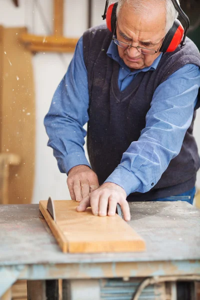 Carpenter Wearing Ear Protectors While Using Table Saw — Stock Photo, Image