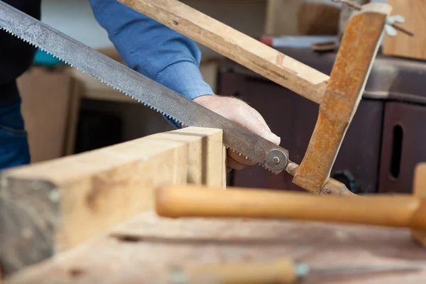 Carpenter working with a saw in the workshop — Stock Photo, Image