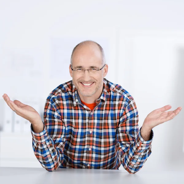 Smiling mature man raising his hand in the air — Stock Photo, Image