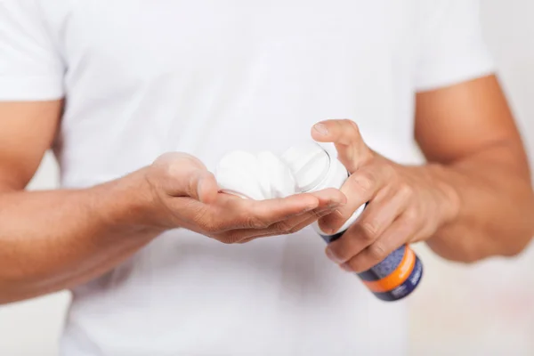 Uomo con crema da barba — Foto Stock