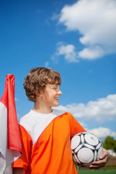 Young soccer player against blue sky — Stock Photo, Image