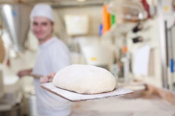 Baker preparing a handmade loaf of bread — Stock Photo, Image