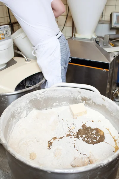 Werken in de bakkerij — Stockfoto