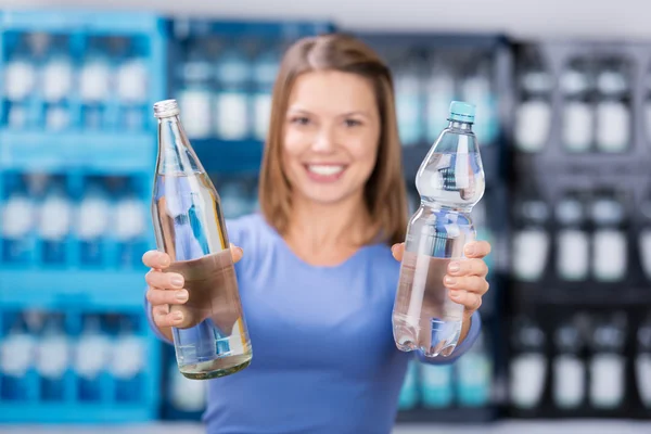 Bottiglia di vetro e plastica — Foto Stock