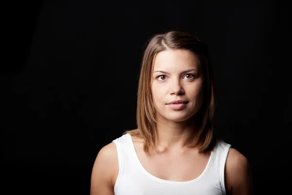 Retrato de una joven mujer — Foto de Stock