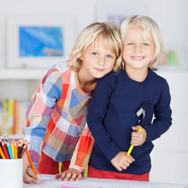 Two mischievous young sisters — Stock Photo, Image