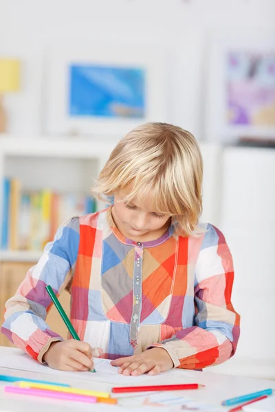 Girl Drawing With Color Pencil On Table — Stock Photo, Image