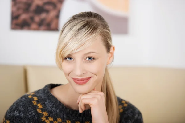 Portrait of a beautiful and seductive blond woman — Stock Photo, Image