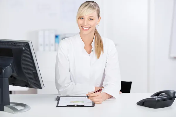 Writing doctor — Stock Photo, Image