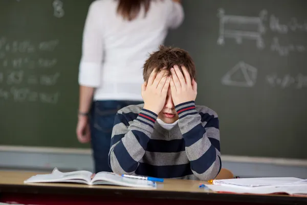 Benadrukt student — Stockfoto