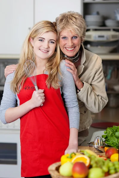 Grandmother and granddaughter posing in kitchen — Stock Photo, Image