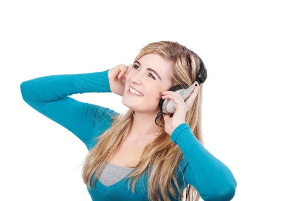 Feliz adolescente rubia chica con auriculares escuchando música —  Fotos de Stock