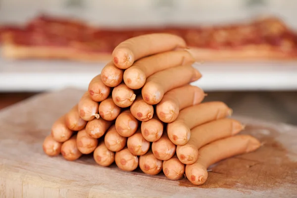 Uma pilha de salsichas frankfurter — Fotografia de Stock
